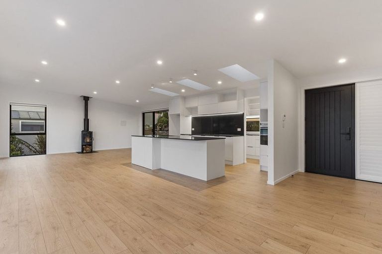 Photo of property in 1 Rangitoto View Road, Cockle Bay, Auckland, 2014