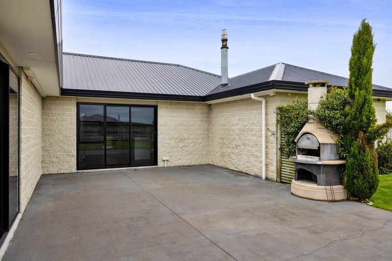 Photo of property in 14 Larlin Drive, Hawera, 4675