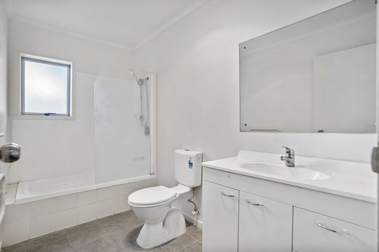 Photo of property in 70d Kayes Road, Pukekohe, 2120