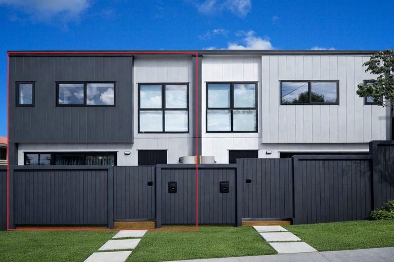Photo of property in 72a Ocean View Road, Northcote, Auckland, 0627