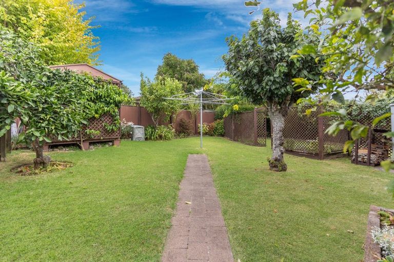 Photo of property in 17 Booker Place, Weymouth, Auckland, 2103