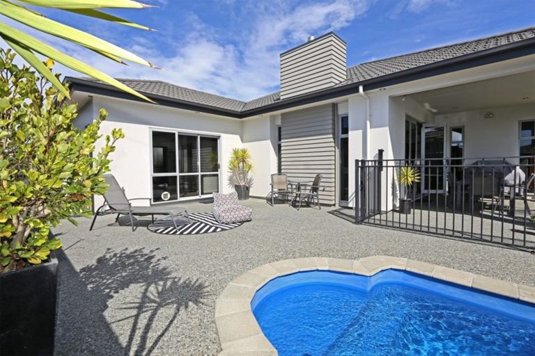Photo of property in 14 Orotu Drive, Poraiti, Napier, 4112