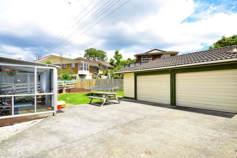 Photo of property in 1 Cushla Place, Massey, Auckland, 0614