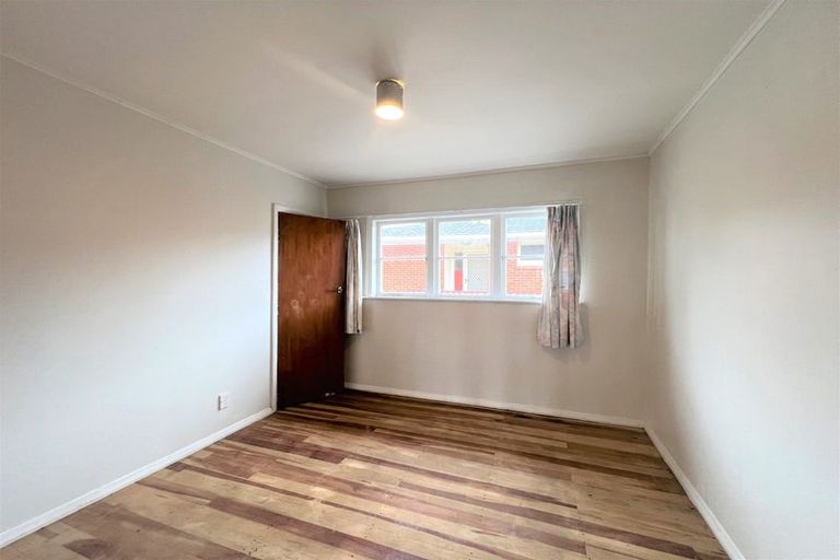 Photo of property in 84 Roberts Road, Te Atatu South, Auckland, 0610