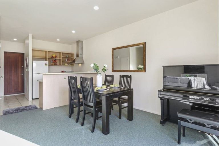 Photo of property in 27/11 The Avenue, Albany, Auckland, 0632