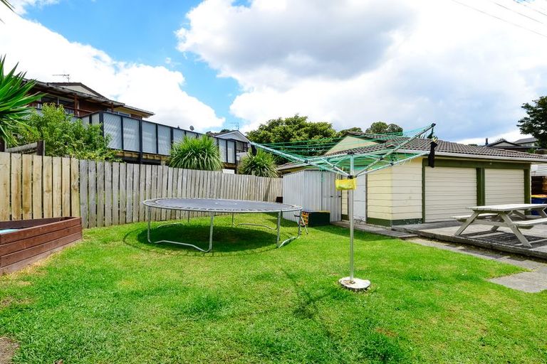 Photo of property in 1 Cushla Place, Massey, Auckland, 0614