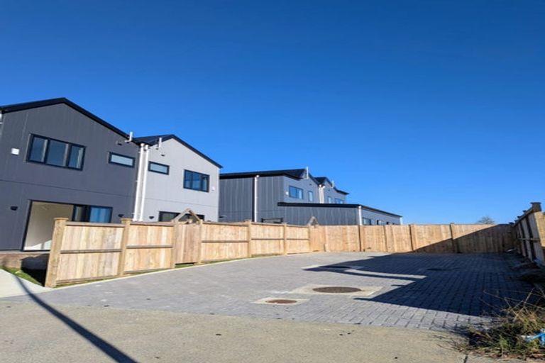 Photo of property in 18 Waimarie Drive, Karaka, 2578