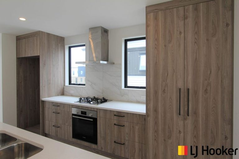 Photo of property in 20a Crestview Rise, Papakura, 2110