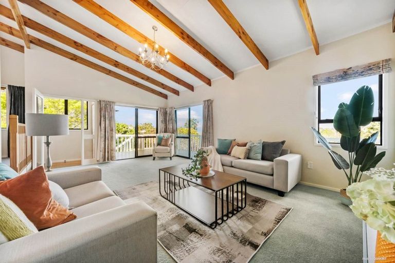 Photo of property in 5 Lagoon Way, West Harbour, Auckland, 0618