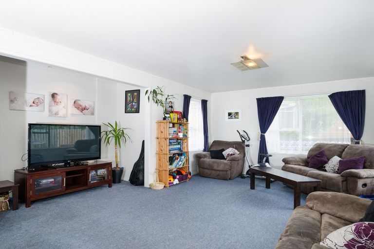 Photo of property in 1 Cushla Place, Massey, Auckland, 0614