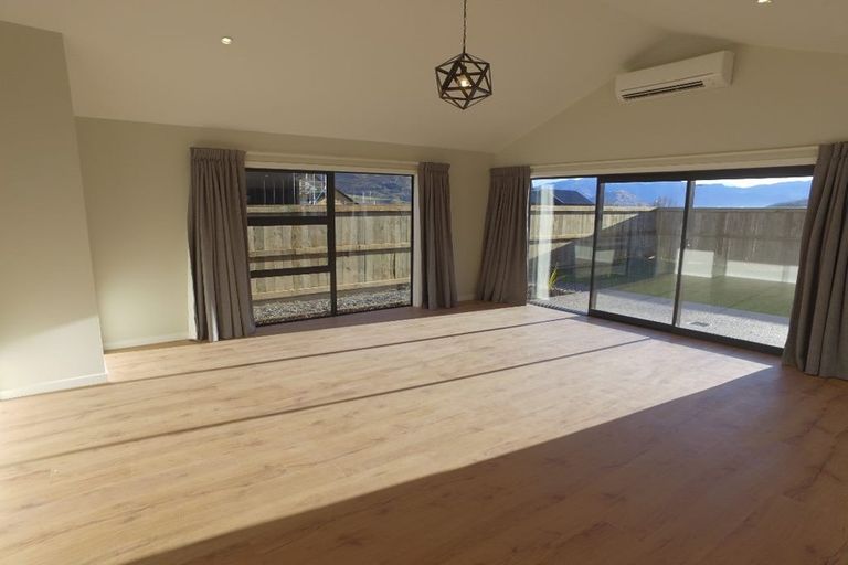 Photo of property in 14 Ward Street, Jacks Point, Queenstown, 9371