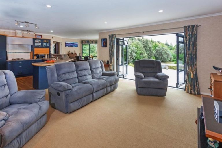 Photo of property in 2 Governors Heights, Whangamata, 3620