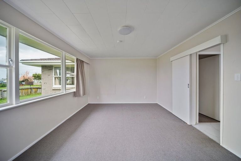 Photo of property in 130 Chichester Drive, Rosehill, Papakura, 2113