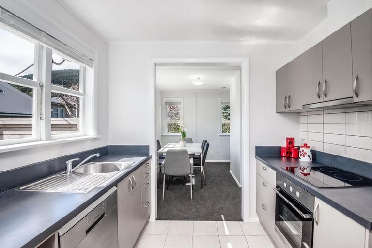 Photo of property in 27 Collins Avenue, Tawa, Wellington, 5028