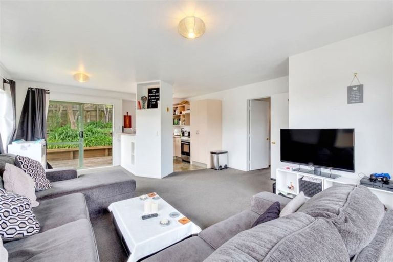 Photo of property in 121b Sunnyside Road, Sunnyvale, Auckland, 0612