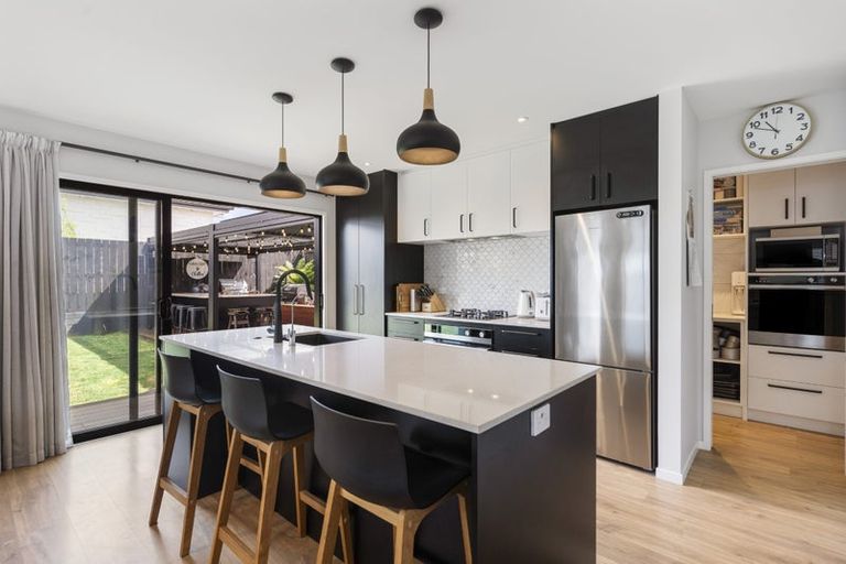 Photo of property in 5 Blatina Drive, Kumeu, 0810