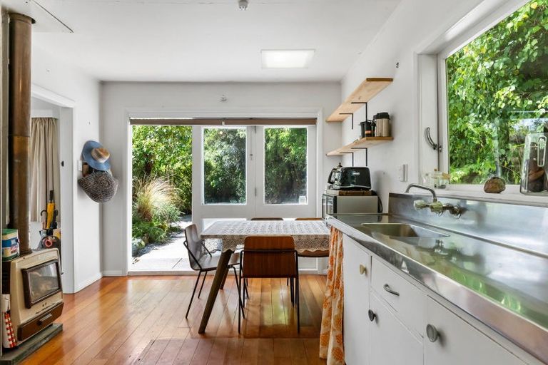 Photo of property in 123 Pinehaven Road, Pinehaven, Upper Hutt, 5019