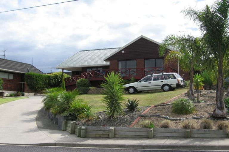 Photo of property in 9 Long Street, Torbay, Auckland, 0630