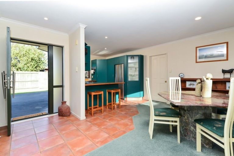 Photo of property in 48 Waiwherowhero Drive, St Andrews, Hamilton, 3200