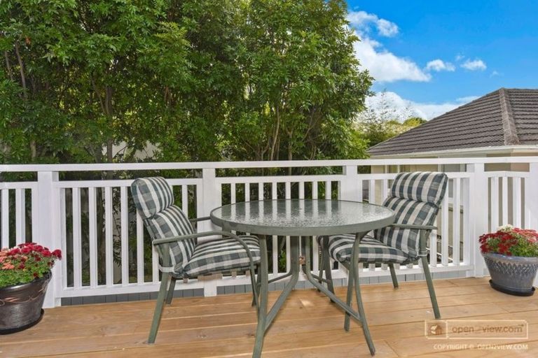 Photo of property in 2/240 Forrest Hill Road, Forrest Hill, Auckland, 0620