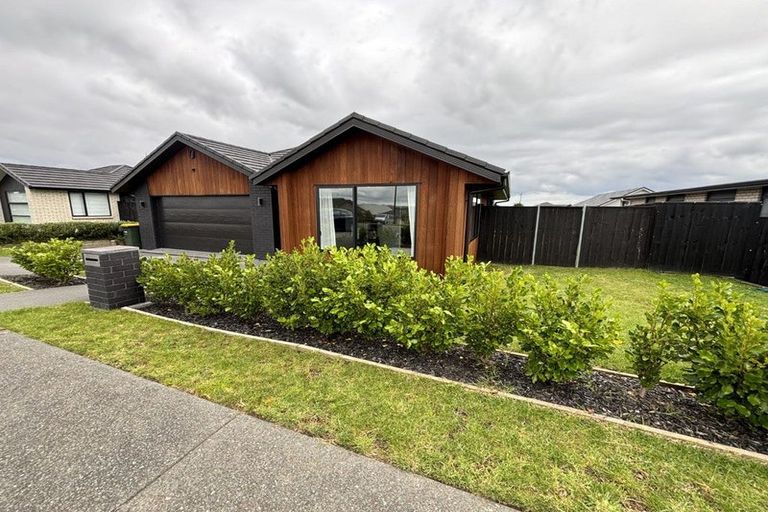 Photo of property in 11 Tabernacle Street, Karaka, 2124