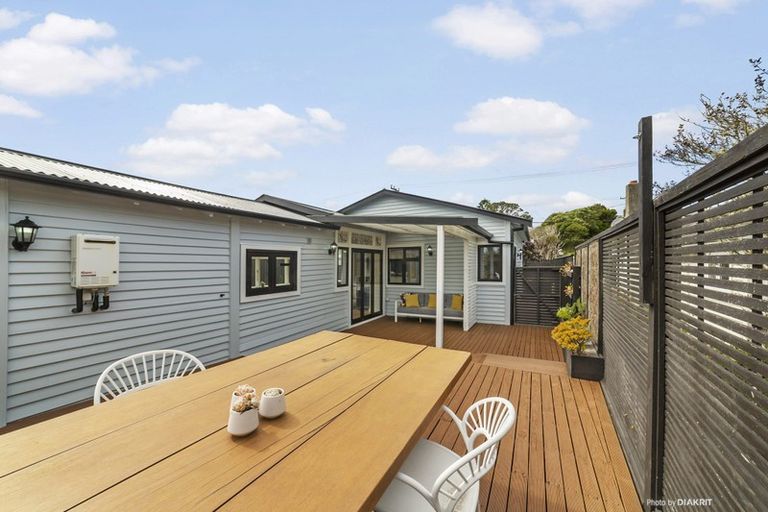 Photo of property in 10 Tarawera Road, Johnsonville, Wellington, 6037