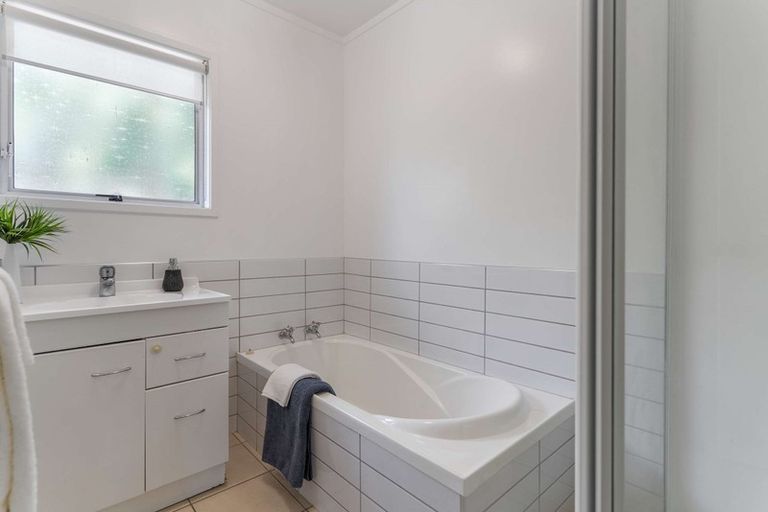 Photo of property in 1/17 Bain Place, Bucklands Beach, Auckland, 2014