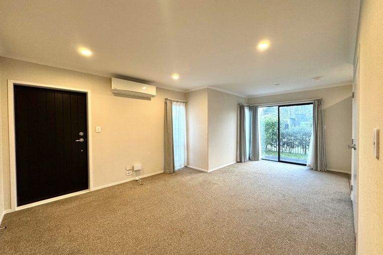 Photo of property in 12 Honour Road, Papakura, 2110