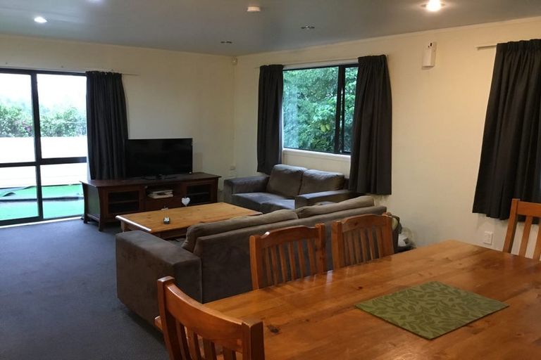 Photo of property in 8d Schnapper Rock Road, Schnapper Rock, Auckland, 0632