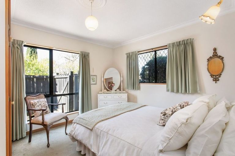 Photo of property in 252a Memorial Avenue, Burnside, Christchurch, 8053