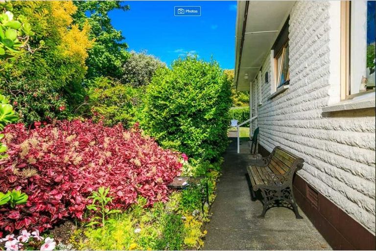 Photo of property in 2/4 Nea Place, Hillcrest, Auckland, 0627