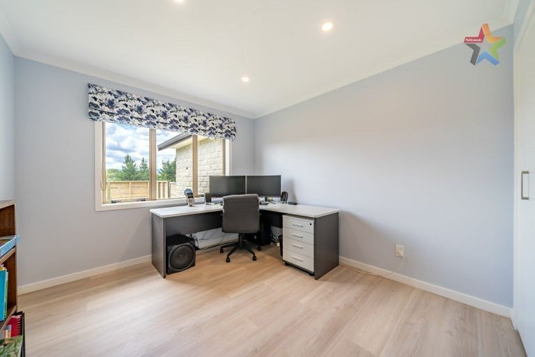 Photo of property in 10 Meadowbank Drive, Belmont, Lower Hutt, 5010