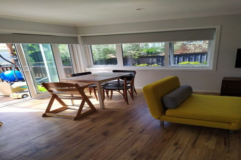 Photo of property in 2/1 Pemberton Avenue, Bayview, Auckland, 0629