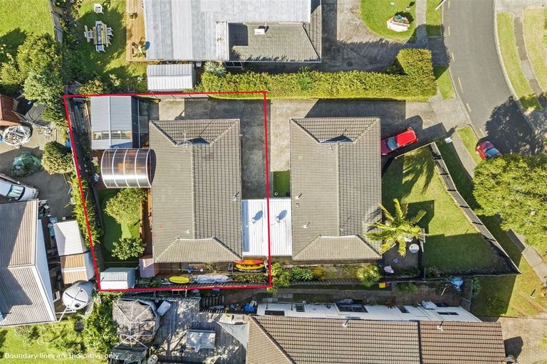 Photo of property in 2/7 Yarra Place, Botany Downs, Auckland, 2010