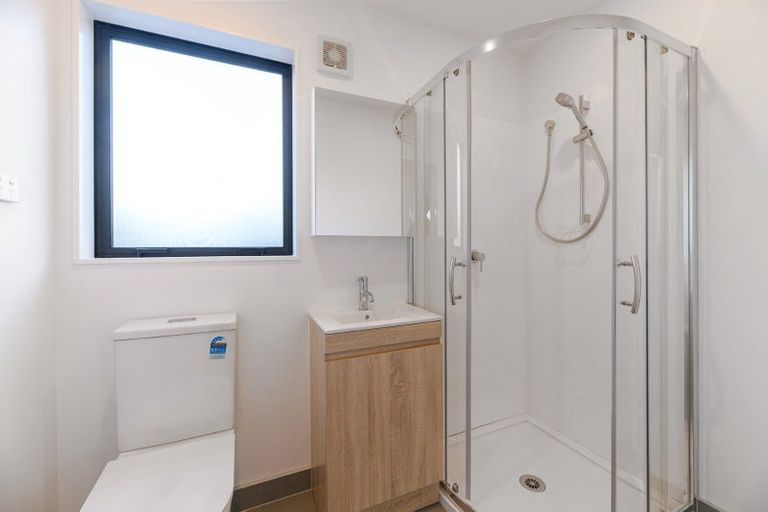 Photo of property in 5/60 Triangle Road, Massey, Auckland, 0614