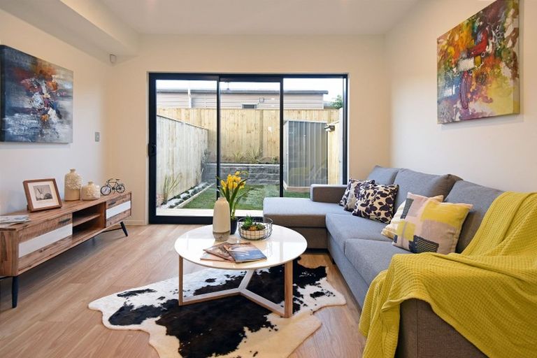 Photo of property in 11 Waru Lane, Te Atatu Peninsula, Auckland, 0610