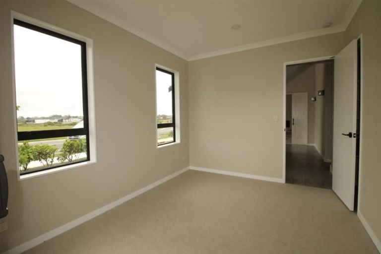 Photo of property in 37 Papareia Road, Karaka, Papakura, 2113