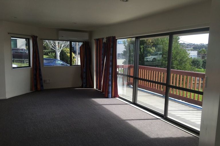 Photo of property in 9 Woodall Place, Totara Vale, Auckland, 0627