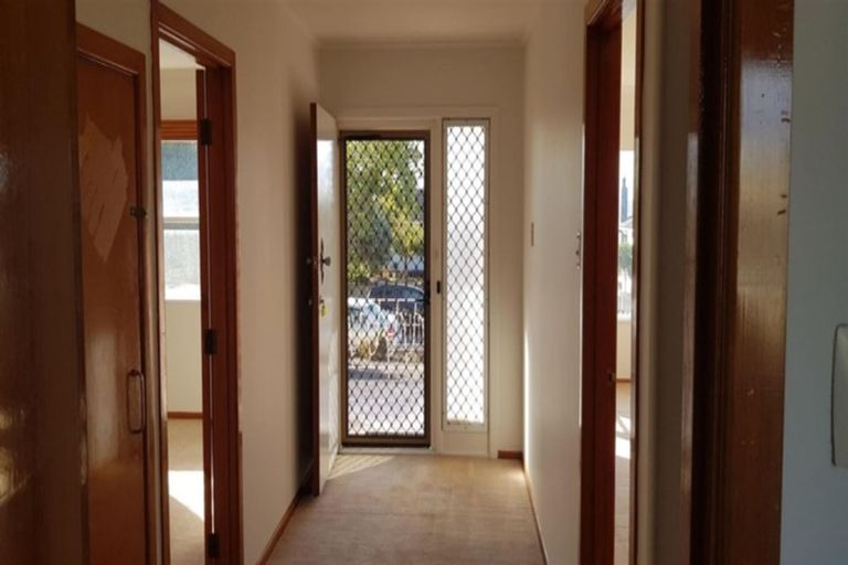 Photo of property in 12 Mickle Street, Te Atatu South, Auckland, 0610