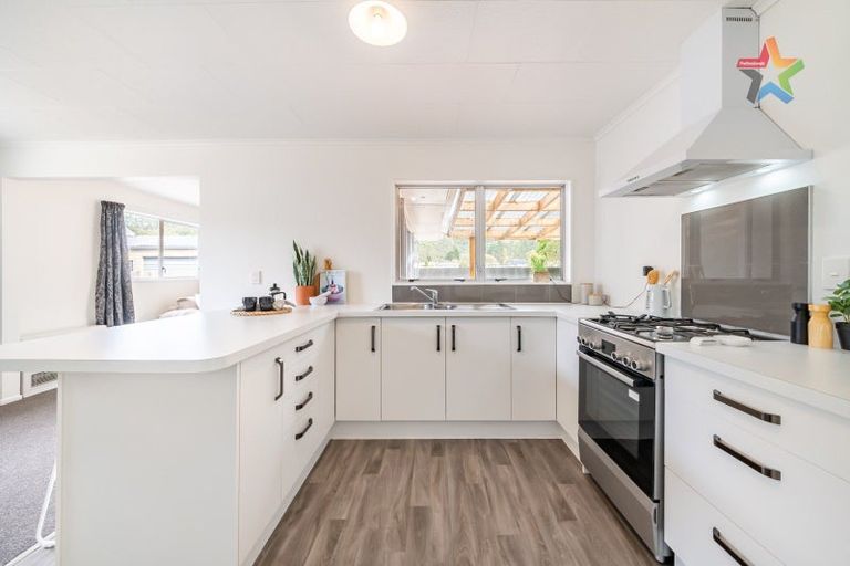 Photo of property in 335 Wellington Road, Wainuiomata, Lower Hutt, 5014