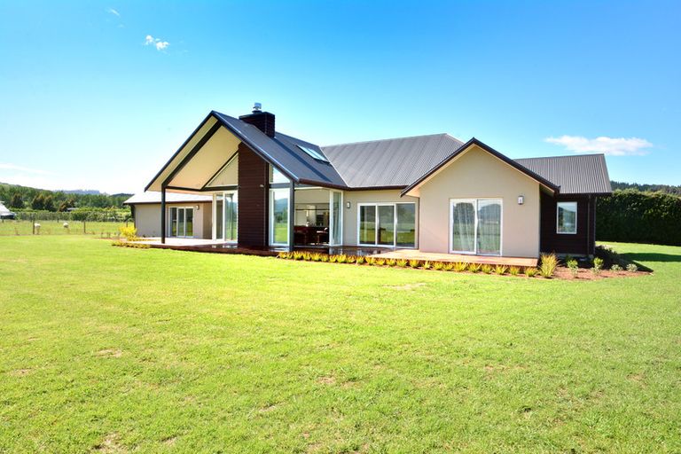 Photo of property in 100 Wingatui Road, Mosgiel, 9024