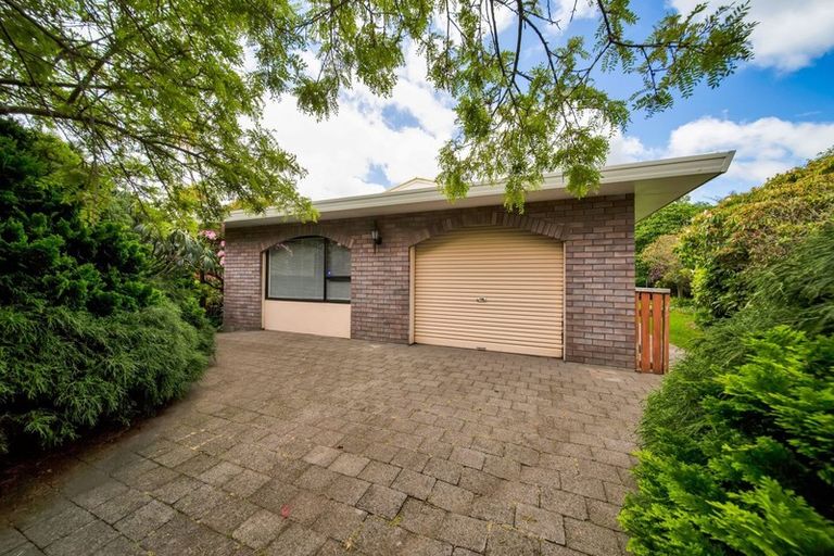 Photo of property in 5 Kamahi Place, Inglewood, 4330