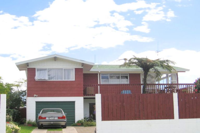 Photo of property in 124 Kingswood Road, Brookfield, Tauranga, 3110