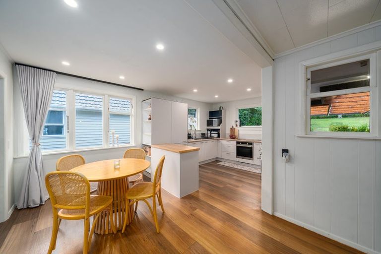 Photo of property in 73 Taylor Terrace, Tawa, Wellington, 5028