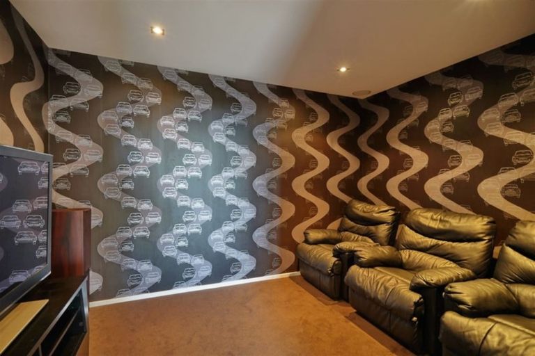 Photo of property in 1 Clearview Lane, Mount Pleasant, Christchurch, 8081