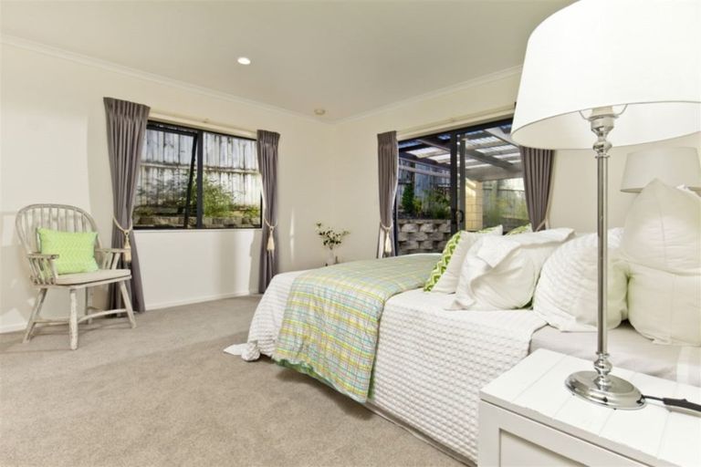Photo of property in 56 View Ridge Drive, Ranui, Auckland, 0612
