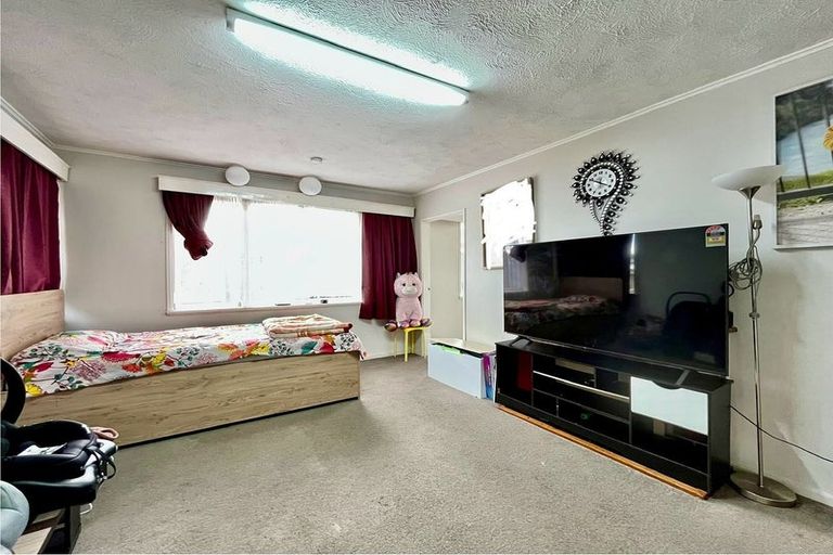 Photo of property in 42 Great South Road, Papatoetoe, Auckland, 2025