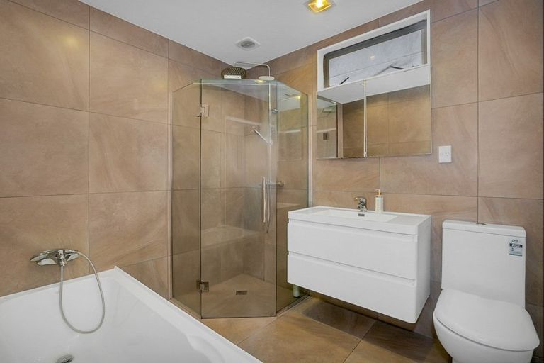 Photo of property in 36a Hereford Street, Te Atatu Peninsula, Auckland, 0610