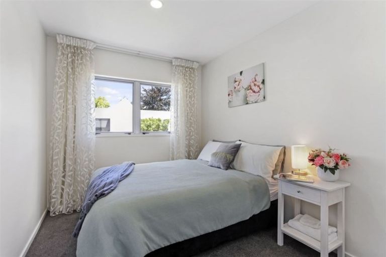 Photo of property in 70c Clyde Road, Ilam, Christchurch, 8041