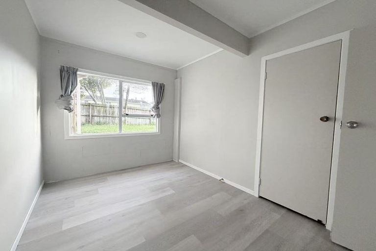 Photo of property in 16 Helena Street, Massey, Auckland, 0614